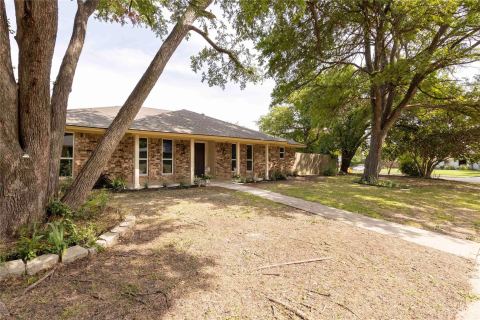 2705 Chadwick Drive, Plano, TX 75075 — photo 2