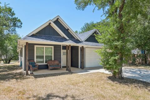 505 S Sky Court, Granbury