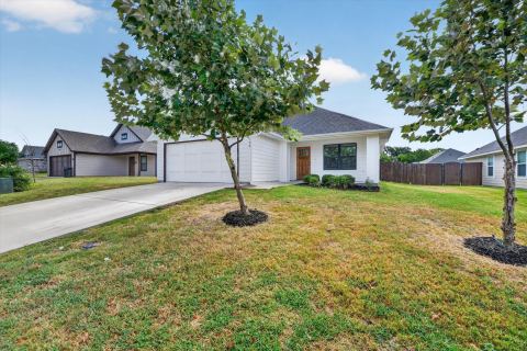 106 Clover Circle, Weatherford, TX 76086 — photo 3