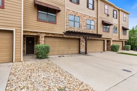 2410 S 2nd Street 1270, Waco