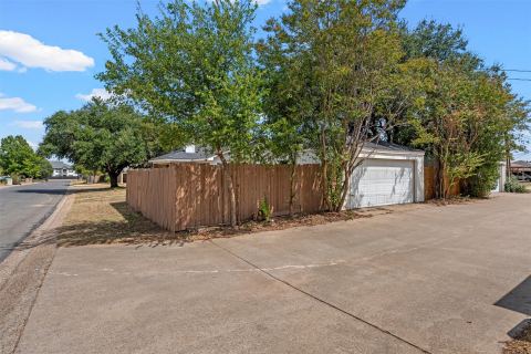 1301 Chapel Creek Road, Waco, TX 76712 — photo 3