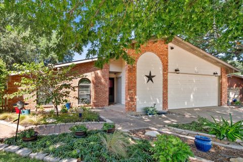 7520 Weatherwood Court, Fort Worth, TX 76133 — photo 2