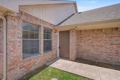 3126 Cherry Lane, Fort Worth, TX 76116 — photo 2