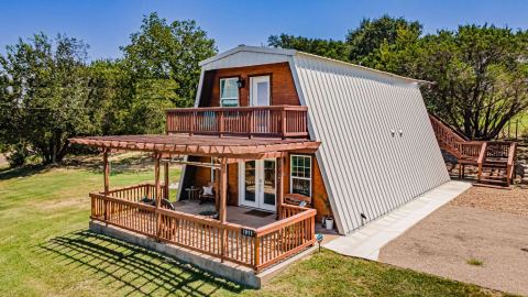 1011 Pawnee Trail, Granbury