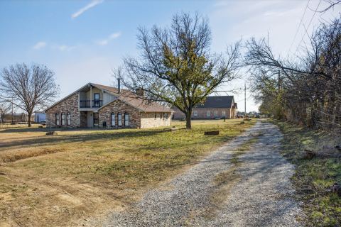10569 Range Road, Justin