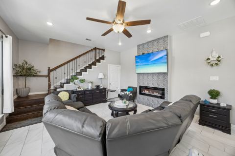 431 W Pioneer Drive, Irving, TX 75061 — photo 2