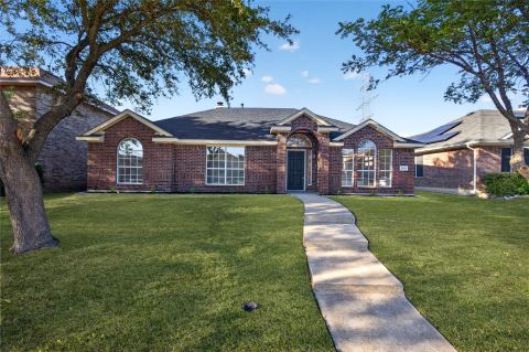2221 Bridle Path Drive, Lancaster