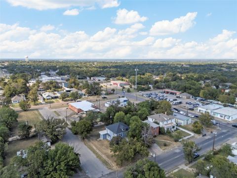 1825 Lyle Avenue, Waco, TX 76708 — photo 2