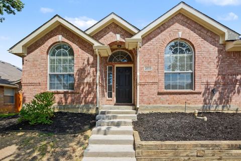 2033 Piedmont Drive, Lewisville, TX 75067 — photo 2