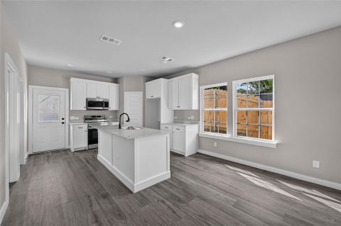 2211 Brookes Street, Fort Worth, TX 76105 — photo 2