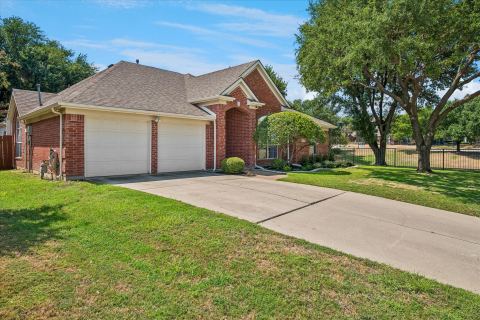412 Manders Court, Irving, TX 75063 — photo 3