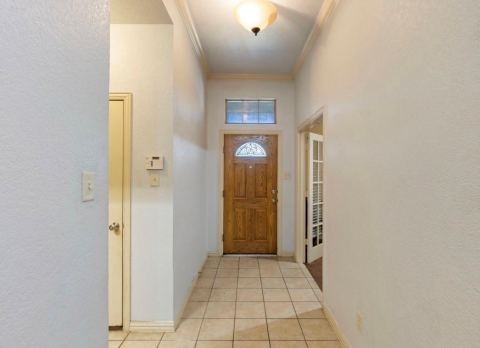 565 Griffith Drive, Saginaw, TX 76179 — photo 2