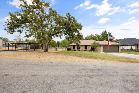 417 Sky Harbour Court, Granbury, TX 76049 — photo 3