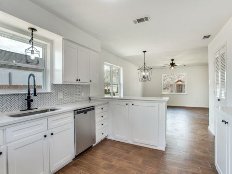 1307 Worthington Street, Grapevine, TX 76051 — photo 3