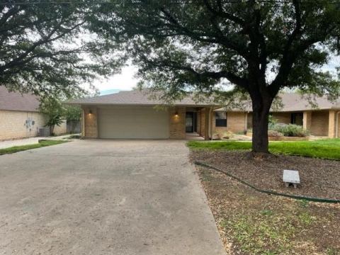 609 Williamsburg Court, Granbury