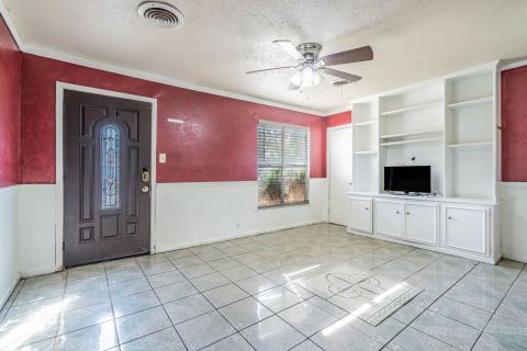 934 Indian Hills Drive, Grand Prairie, TX 75051 — photo 2