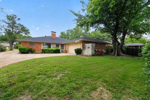 1616 W Shields Drive, Sherman, TX 75092 — photo 2
