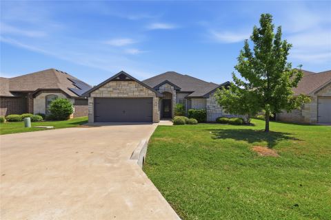 451 Silverton Drive, Granbury