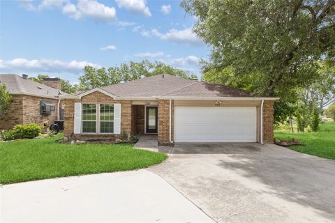 801 Country Club Place, Grand Prairie, TX 75052 — photo 2