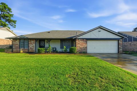 8516 Crestview Drive, North Richland Hills, TX 76182 — photo 2