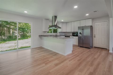 1421 S Scullin Avenue, Denison, TX 75020 — photo 2