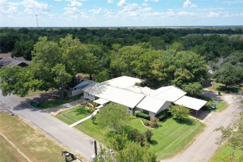 403 N Hall Street, Fairfield, TX 75840 — photo 2