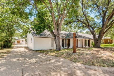 317 Cedar Creek Court, Fort Worth, TX 76103 — photo 2