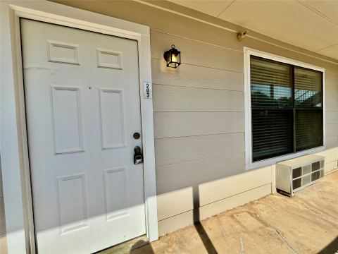 701 W Sycamore Street 203, Denton, TX 76201 — photo 2