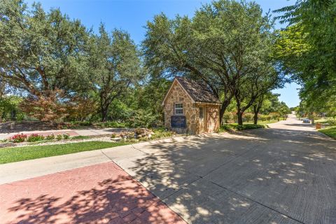 1190 Whispering Oaks Drive, DeSoto