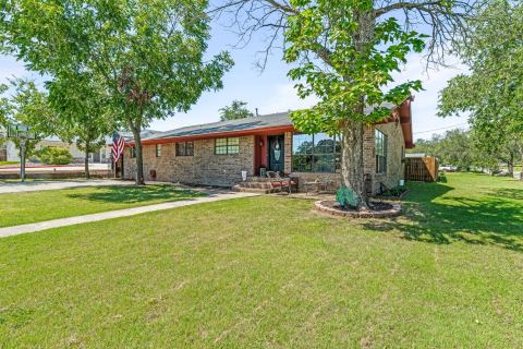 810 Alexander Road, Stephenville