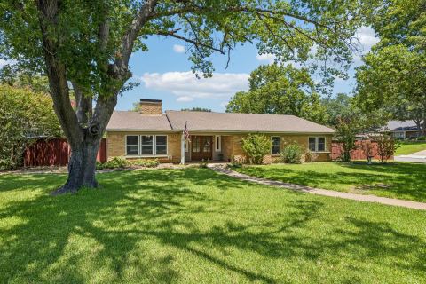 2301 Hill N Dale Drive, Irving, TX 75038 — photo 2