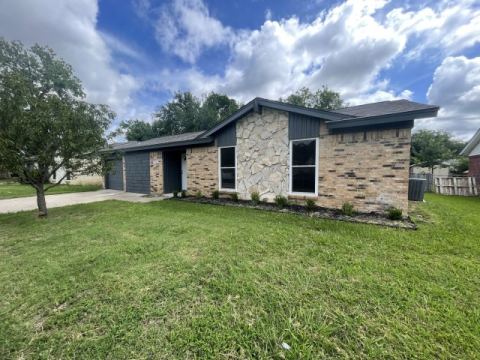 328 Hillside Court, Burleson