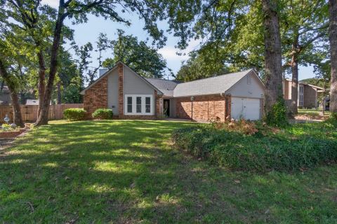 404 Greenleaf Drive, Azle, TX 76020 — photo 2
