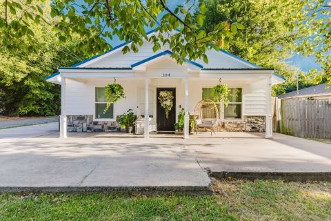 304 Jarbo Street, Sulphur Springs