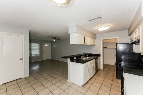 738 Lisa Lane, Cedar Hill, TX 75104 — photo 2