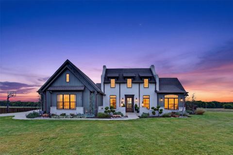210 Low Bird Lane, Waxahachie