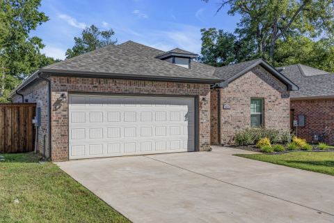 121 W Morton Street, Denison, TX 75021 — photo 2