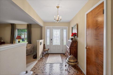 1808 E Cedar Elm Drive, Arlington, TX 76012 — photo 2