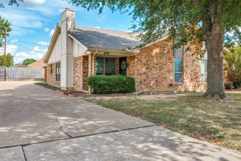 5720 Cancun Drive, North Richland Hills, TX 76180 — photo 2