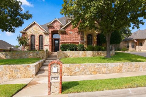 7921 Shady Oaks Drive, North Richland Hills, TX 76182 — photo 2