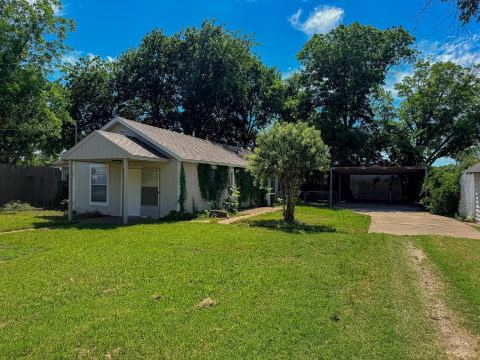 1705 N Robinson Street, Cleburne, TX 76031 — photo 2