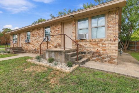 701 W Hull Street, Denison