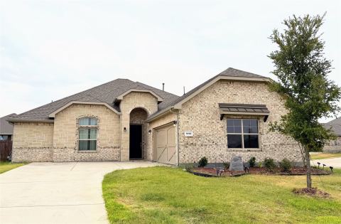 1113 Whispering Hill Drive, Mansfield