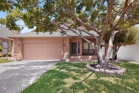 1216 Olde Towne Drive, Irving