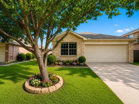 1249 Cottonwood Drive, Crowley, TX 76036 — photo 2