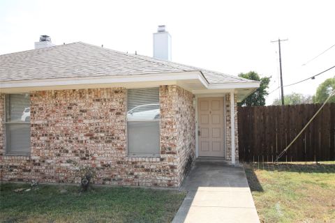 217 Matt Place, Grand Prairie, TX 75051 — photo 2