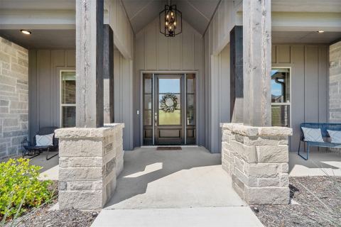 133 Helton Drive, Granbury, TX 76049 — photo 2