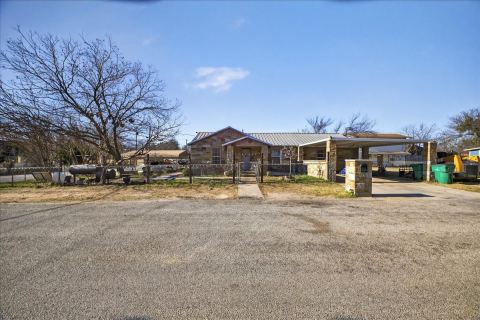 1310 N Estes Street, Stephenville, TX 76401 — photo 3