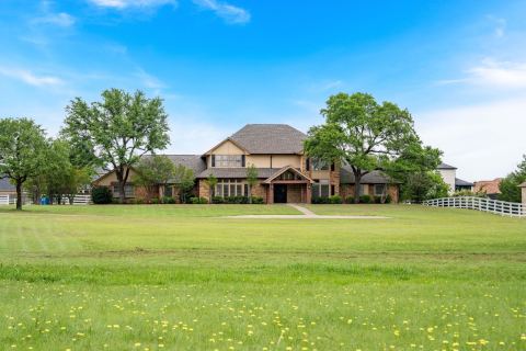 915 W Pleasant Run Road, DeSoto, TX 75115 — photo 2