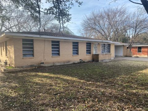 2408 Lake Air Drive, Waco
